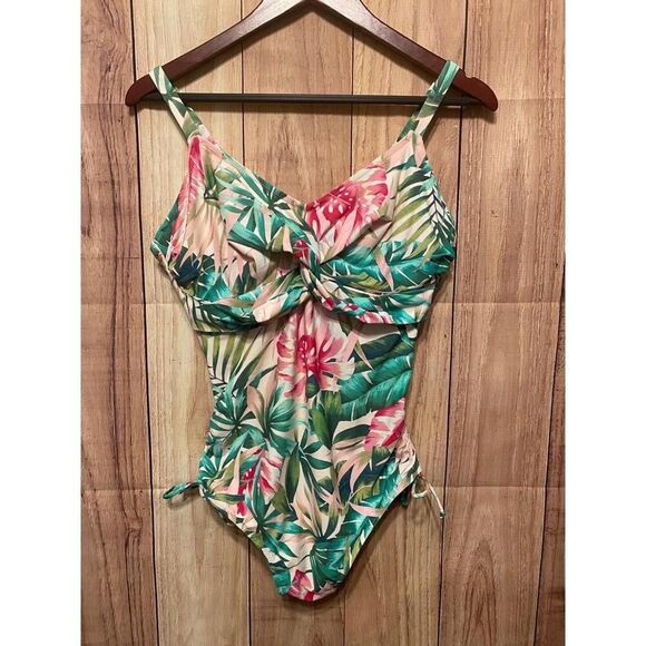 FANTASIE 38DD Langkawi
Twist Front Swimsuit Floral Underwire One-Piece - Picture 4 of 11